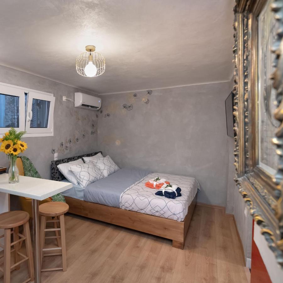 Cozy Tiny Apartment In The Heart Of Plaka Athen Exterior foto