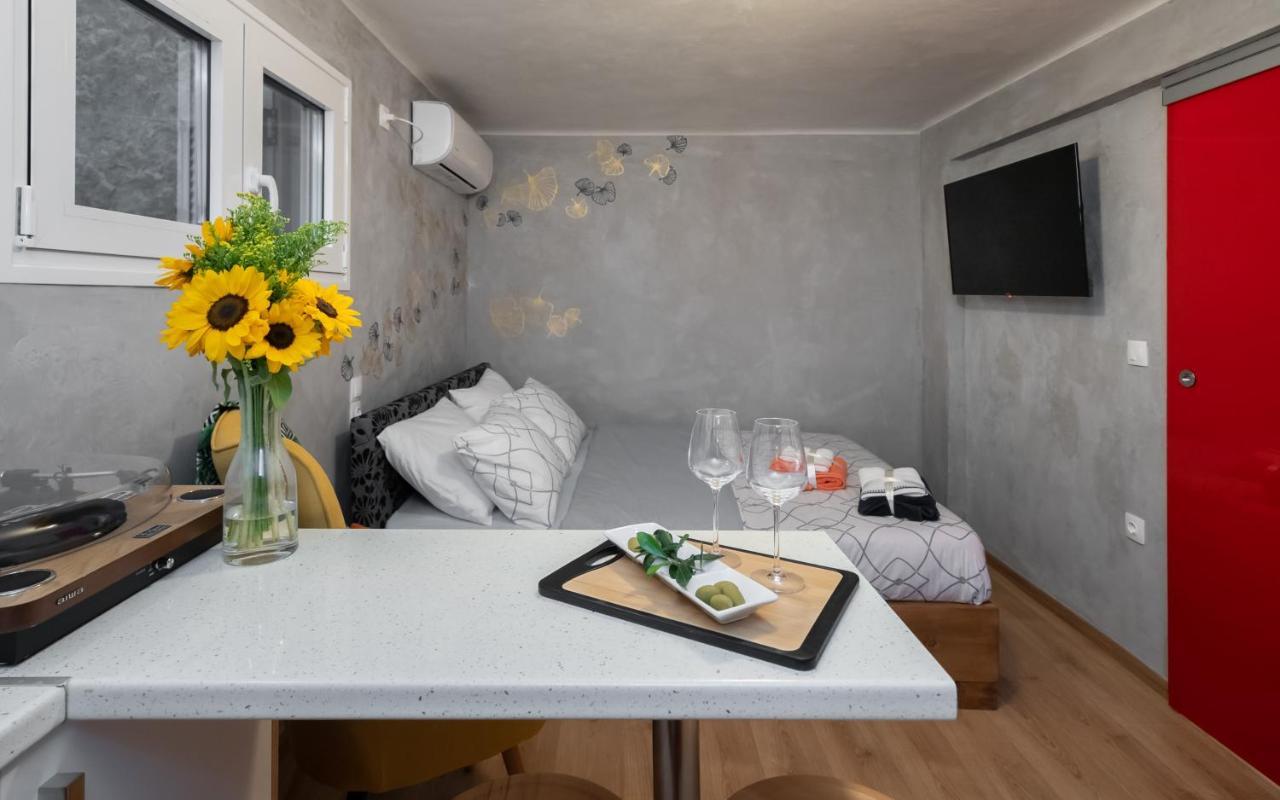 Cozy Tiny Apartment In The Heart Of Plaka Athen Exterior foto