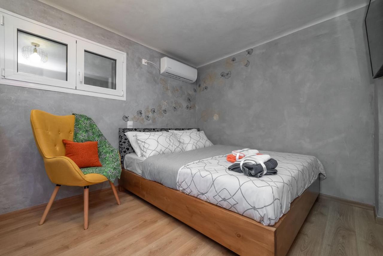 Cozy Tiny Apartment In The Heart Of Plaka Athen Exterior foto