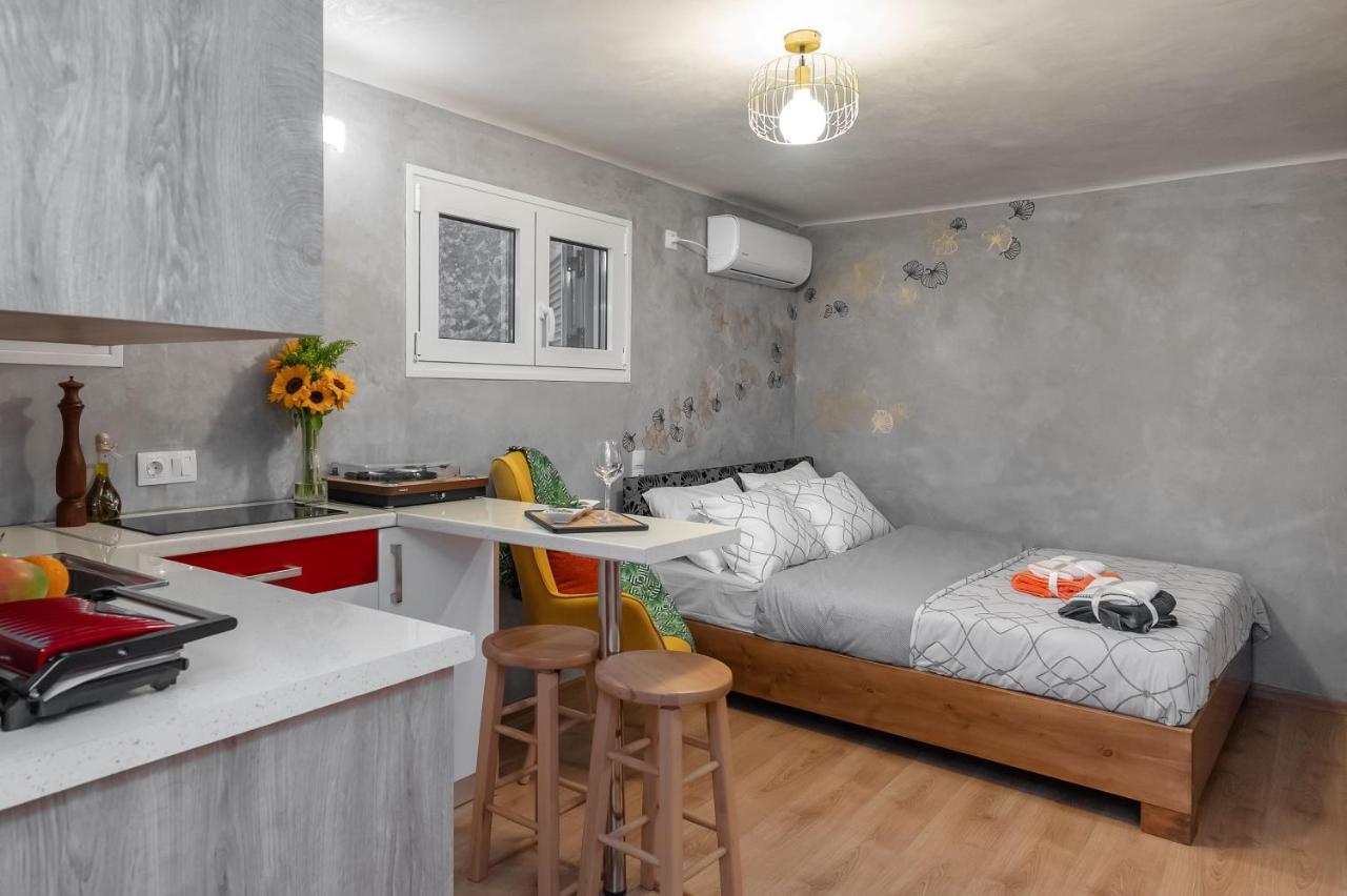 Cozy Tiny Apartment In The Heart Of Plaka Athen Exterior foto